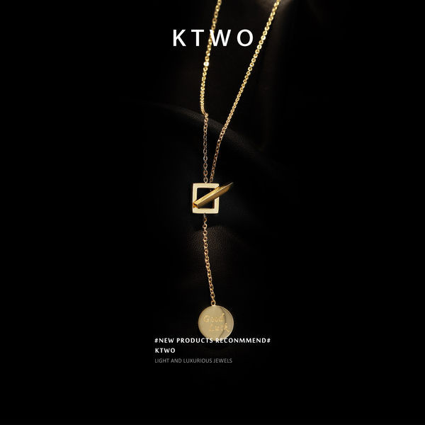 Модерно дамско колие с висулка -в златист цвят