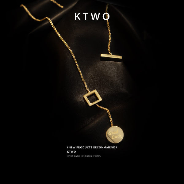 Модерно дамско колие с висулка -в златист цвят