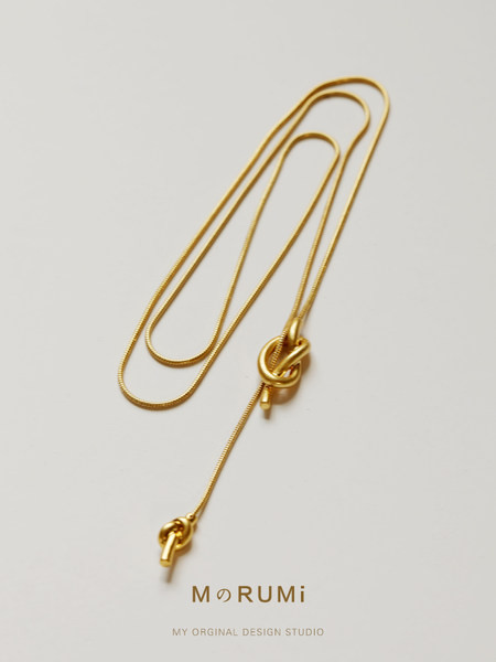 Ženska elegantna ogrlica sa privjeskom u zlatnoj boji