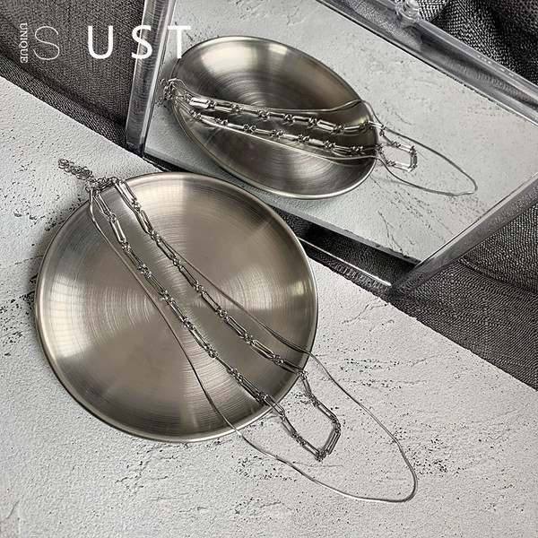 Двуслойно дамско колие в сребрист цвят