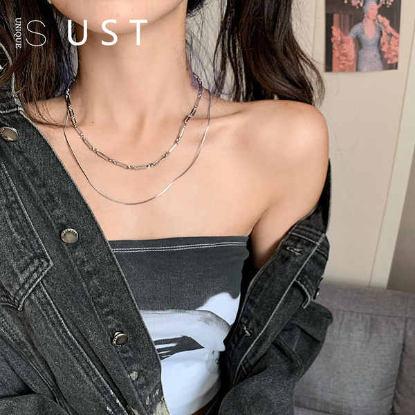 Двуслойно дамско колие в сребрист цвят