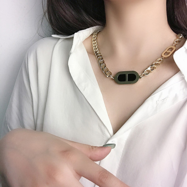 Дамска верижка в златист  цвят