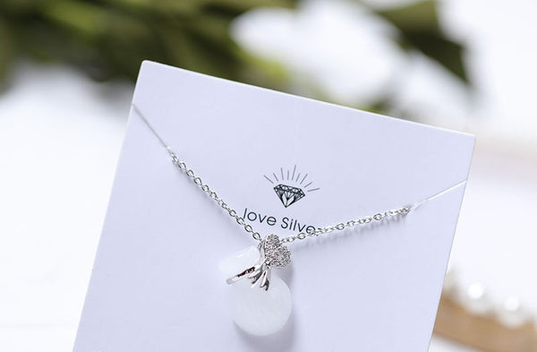 Moderna ženska ogrlica sa privjeskom - srebrna i zlatna boja