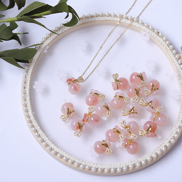 Moderna ženska ogrlica sa privjeskom - srebrna i zlatna boja