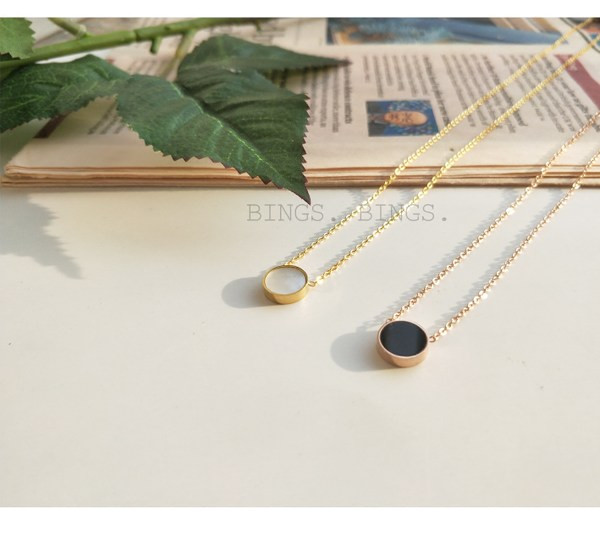 Γυναικείο κολιέ διπλής όψης με μενταγιόν