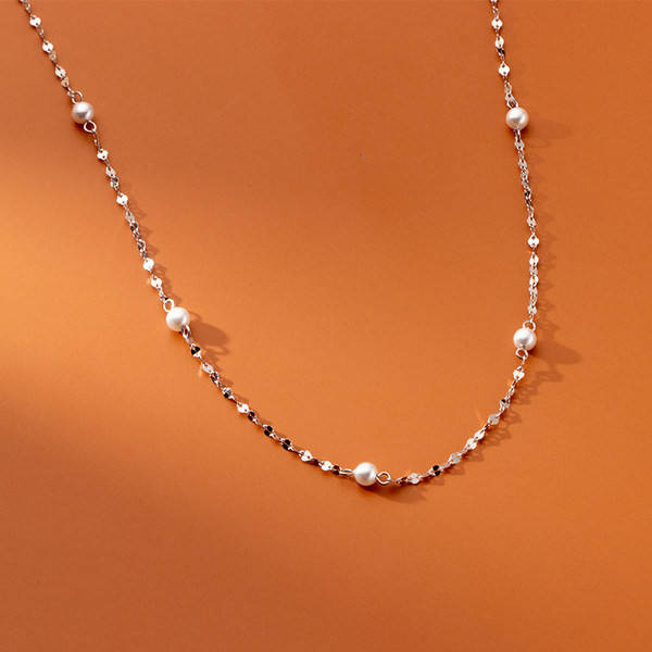 Ženski lanac s bisernim ukrasom