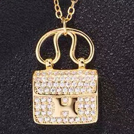 Μοντέρνο γυναικείο κολιέ με μενταγιόν και διακοσμητικές πέτρες