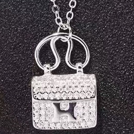 Μοντέρνο γυναικείο κολιέ με μενταγιόν και διακοσμητικές πέτρες