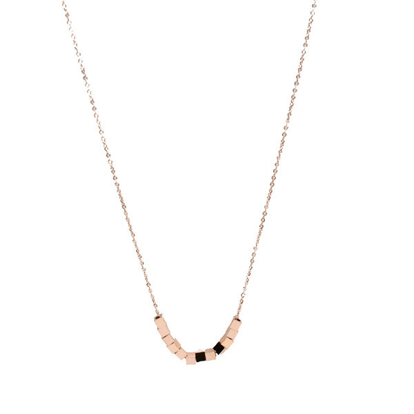 Κομψό γυναικείο κολιέ με τετράγωνα μενταγιόν