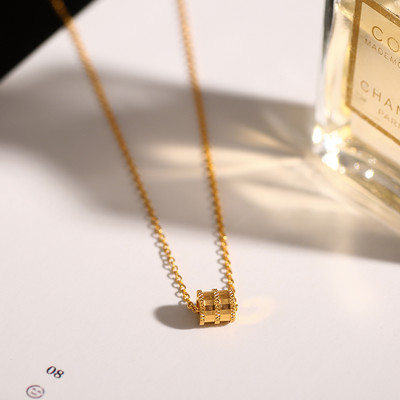 Νέο μοντέλο κολιέ με μενταγιόν και πέτρες