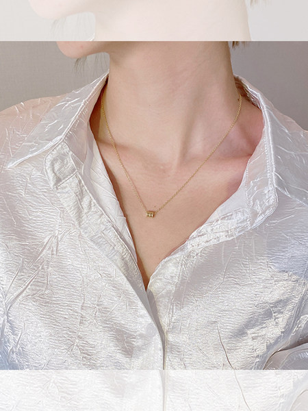 Νέο μοντέλο κολιέ με μενταγιόν και πέτρες