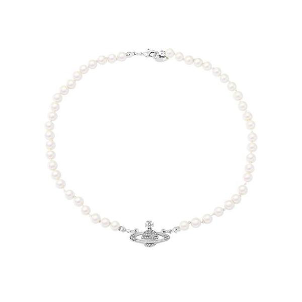 Γυναικείο κολιέ με πέρλες με ασημένιο μενταγιόν