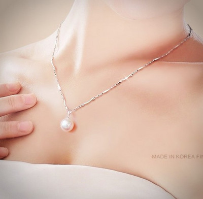 Λεπτό γυναικείο κολιέ με πέρλες διακόσμηση