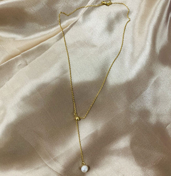 Κομψό γυναικείο λεπτό κολιέ με πέρλα μενταγιόν