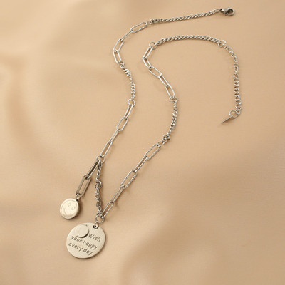 Ежедневно дамско колие с две висулки с надпис