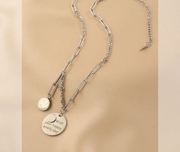 Ежедневно дамско колие с две висулки с надпис