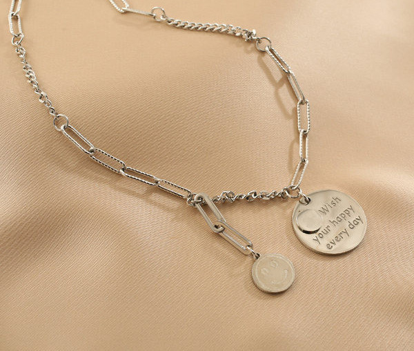 Ежедневно дамско колие с две висулки с надпис