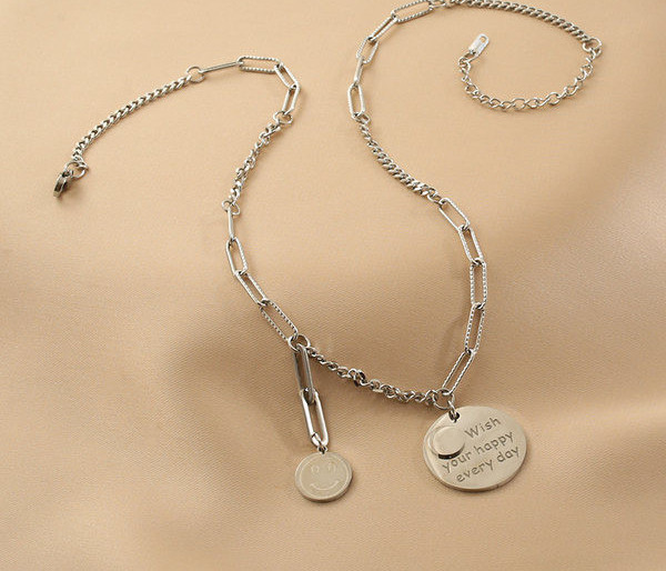 Ежедневно дамско колие с две висулки с надпис