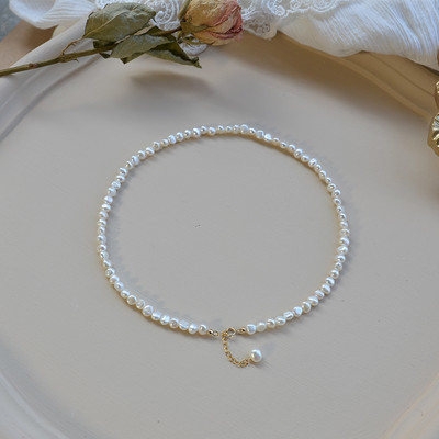 Κομψό γυναικείο κοντό κολιέ με πέρλες