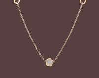 Дамско модерно колие с висулка - златист цвят