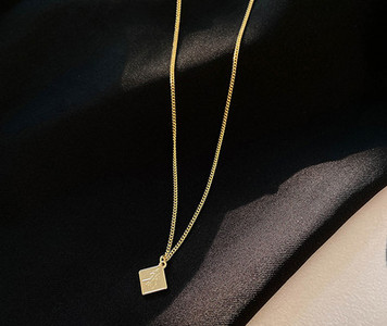 Καθημερινό γυναικείο μακρύ κολιέ με μενταγιόν σε χρυσό χρώμα