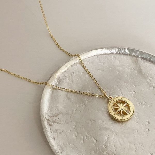 Νέο μοντέλο κολιέ με μενταγιόν σε χρυσό χρώμα για γυναίκες