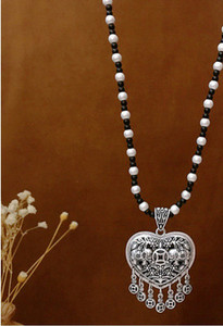 Γυναικείο κολιέ με χάντρες και μενταγιόν