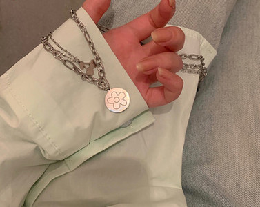 Γυναικείο κολιέ με μενταγιόν - δύο μοντέλα