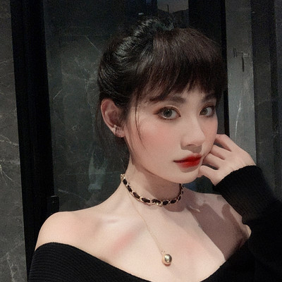 Γυναικεία αλυσίδα με οικολογικό δέρμα και μενταγιόν