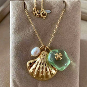 Μοντέρνο γυναικείο κολιέ με πολύχρωμα μενταγιόν