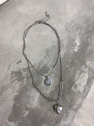 Κολιέ καθημερινό με μενταγιόν σε ασημί χρώμα