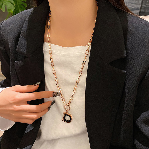 Дълга златиста верижка с висулка