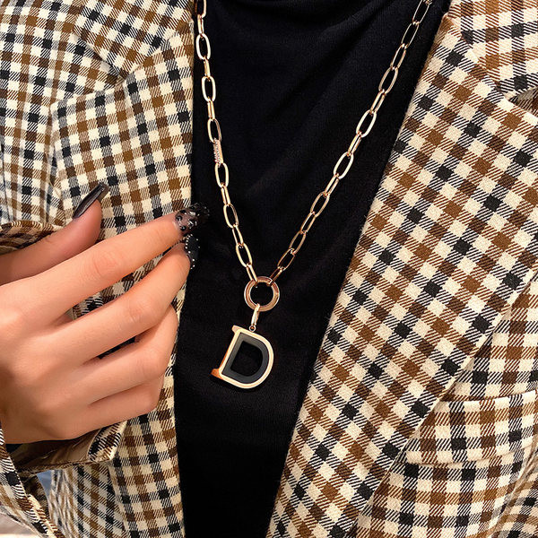 Дълга златиста верижка с висулка