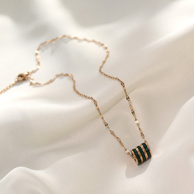 Μοντέρνα γυναικεία αλυσίδα με μενταγιόν με χρωματιστές πέτρες