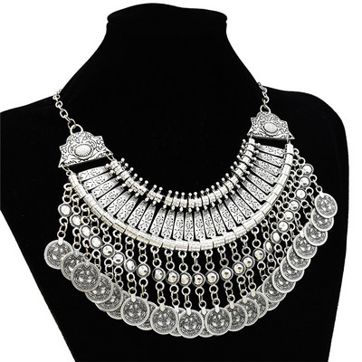 Μοντέρνο γυναικείο κολιέ σε ασημί χρώμα