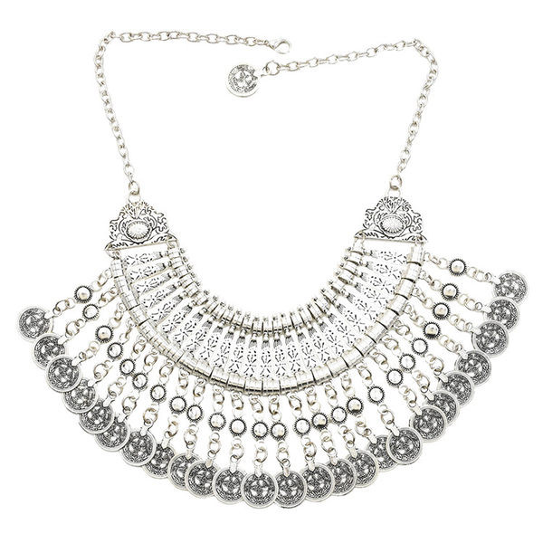 Μοντέρνο γυναικείο κολιέ σε ασημί χρώμα