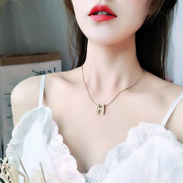 Γυναικείο κολιέ με μενταγιόν σε χρυσό χρώμα