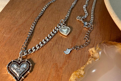 Γυναικείο κολιέ με μενταγιόν καρδιά και εγχάρακτη επιγραφή