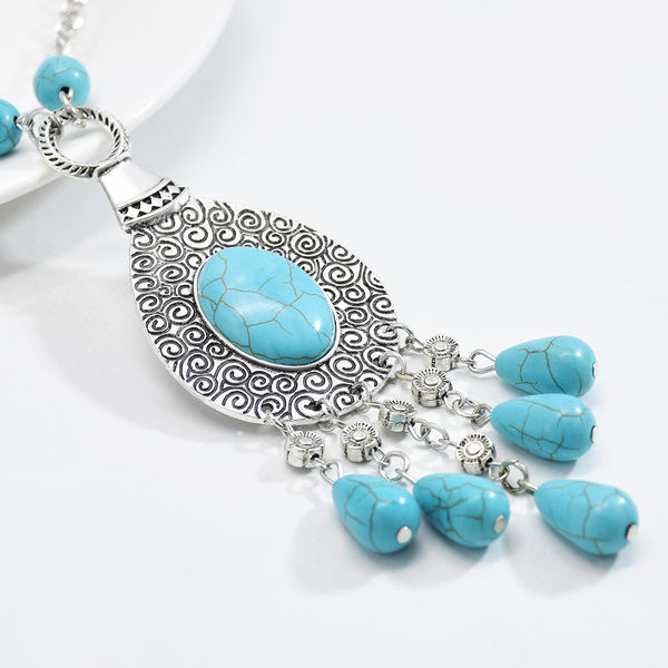 Γυναικείο κολιέ σε στυλ ρετρό με μενταγιόν