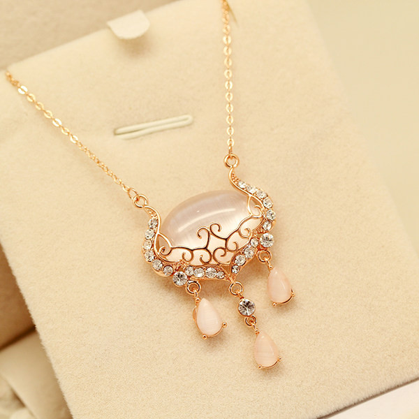 Κομψό γυναικείο κολιέ με πέτρες - δύο μοντέλα