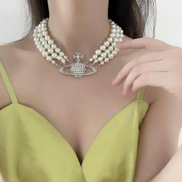 Дамска огърлица с перли и декоративни камъни