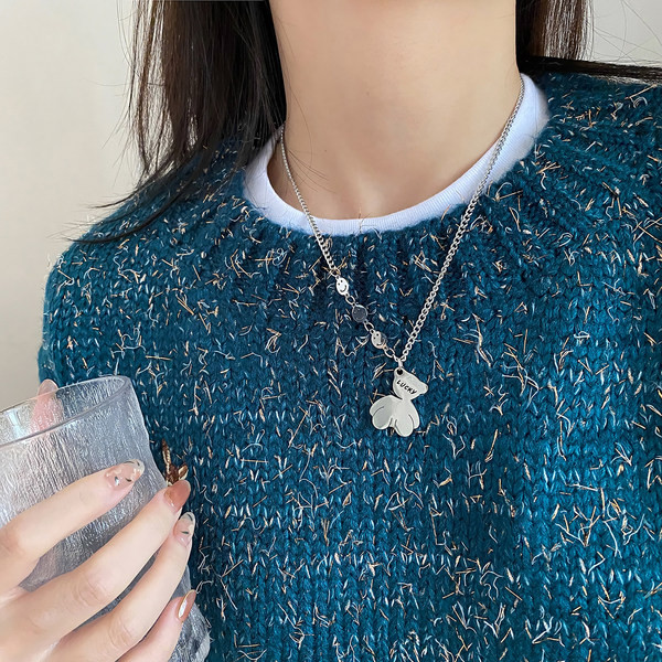 Дамско колие с висулка мече и гравиран надпис в сребрист цвят