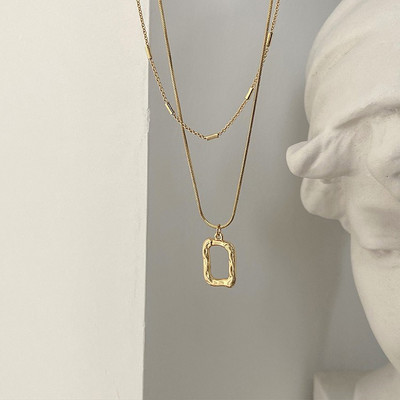 Διπλό γυναικείο κολιέ με μενταγιόν