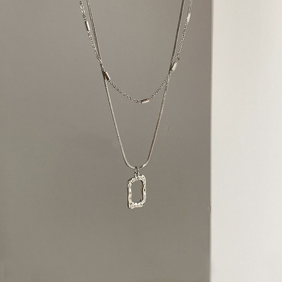 Διπλό γυναικείο κολιέ με μενταγιόν