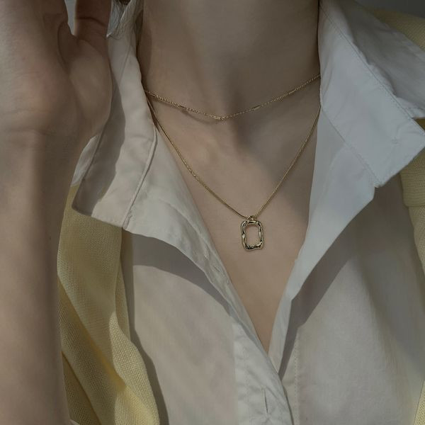 Διπλό γυναικείο κολιέ με μενταγιόν