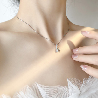 Ženske ogrlice sa privjescima nekoliko modela