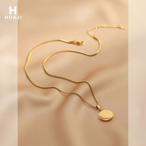 Novi model ženskog zlatnog lančića sa privjeskom