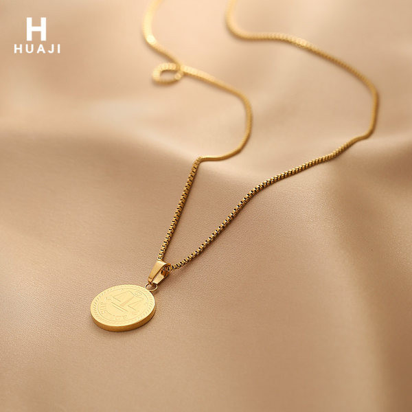 Novi model ženskog zlatnog lančića sa privjeskom