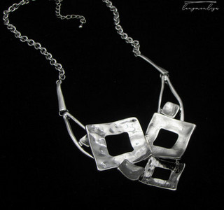 Ženska dvobojna ogrlica sa privjeskom