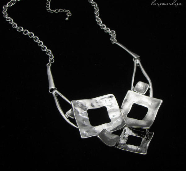 Ženska dvobojna ogrlica sa privjeskom